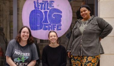 un coffee shop végétarien où les poussettes et les enfants sont les bienvenus