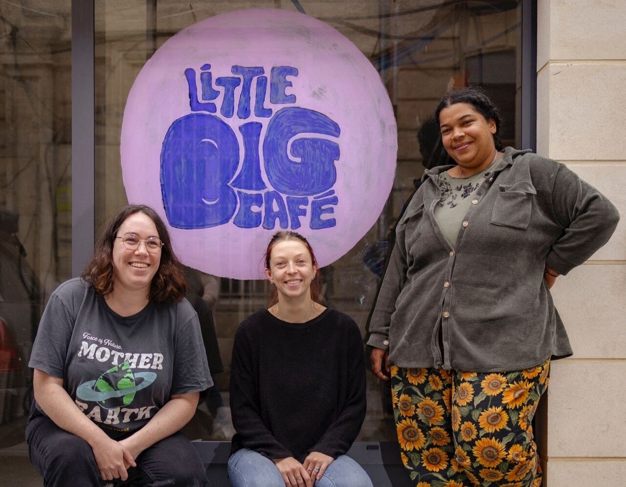 un coffee shop végétarien où les poussettes et les enfants sont les bienvenus