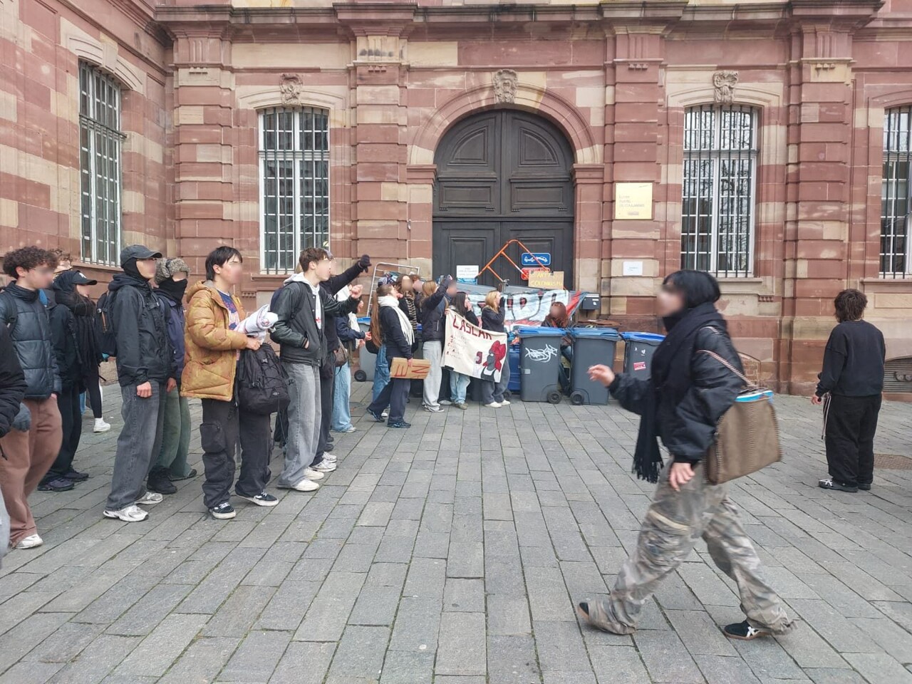VIDEO. Pourquoi des étudiants ont bloqué deux lycées du centre-ville de Strasbourg ce jeudi