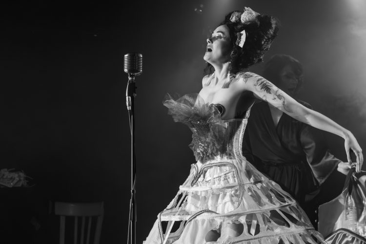 Revue & Corrigée + Maison rouge + Marlene de Coeur