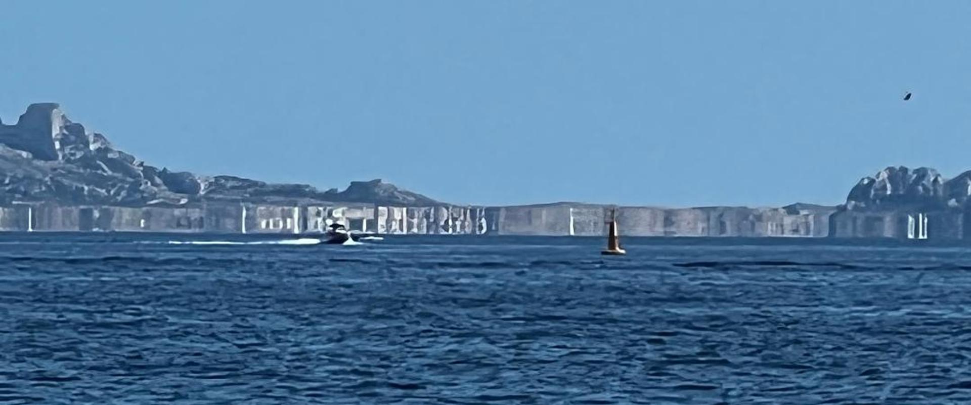 Le jour où Marseille a vu surgir des remparts sur la mer… venus de nulle part !