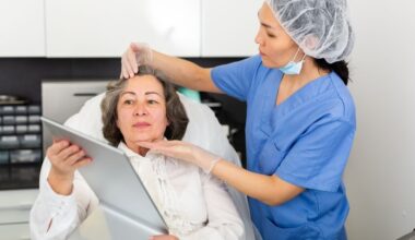 Voici le signe ignoré n°1 que votre visage vieillit selon un médecin