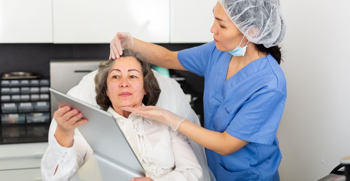 Voici le signe ignoré n°1 que votre visage vieillit selon un médecin