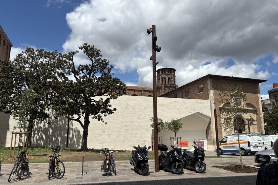 Une nouvelle façade blanche orne le musée des Augustins. Elle ne fait pas encore l'unanimité.