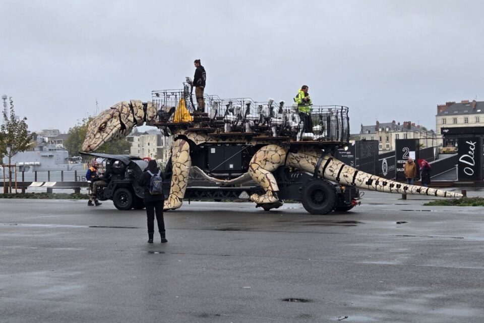 Le Varan a un moteur hydride à l'intérieur de son ventre.