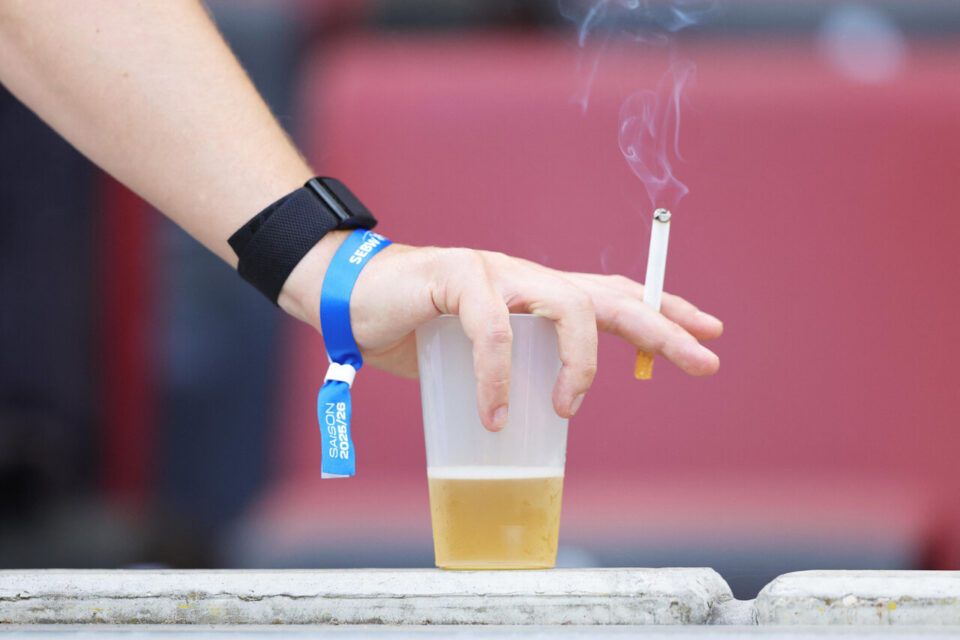 Le tabac demeure la première cause de mortalité évitable en France : il tue 75 000 personnes par an, ce qui représente 13 % des décès.