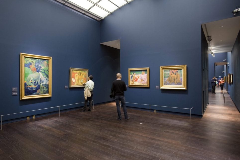 La salle 58 du musée d’Orsay avec, de gauche à droite, « Le Cheval blanc », « Vairumati », « Femmes de Tahiti », et « L’or de leur corps » de Paul Gauguin