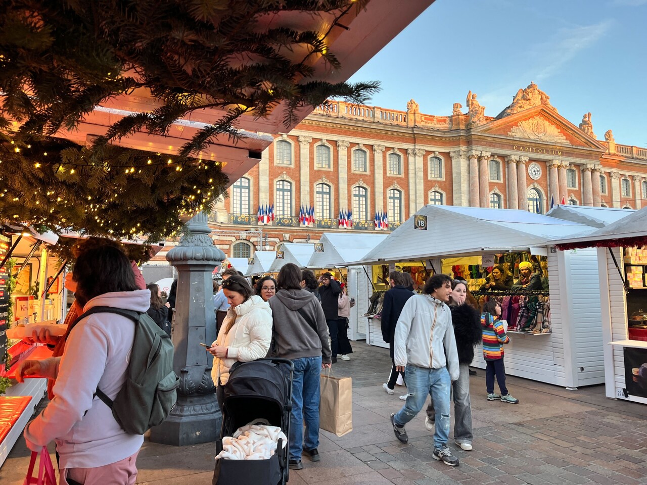 c'est parti pour le marché de Noël de la place du Capitole !