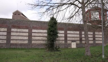"Un acte d'une violence inouïe." Un détenu blesse au cou un agent pénitentiaire à la maison d’arrêt de Rouen