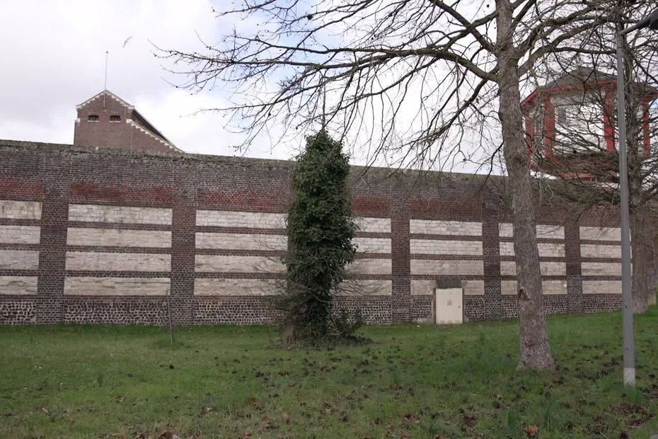 "Un acte d'une violence inouïe." Un détenu blesse au cou un agent pénitentiaire à la maison d’arrêt de Rouen