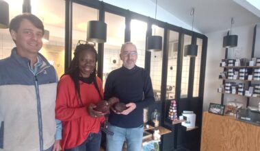 des chocolatiers bordelais en immersion avec leurs producteurs du Cameroun