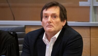 Jean-Jacques Goldman dégoûté par ce comportement abject de Pierre Palmade dans le bus des Enfoirés