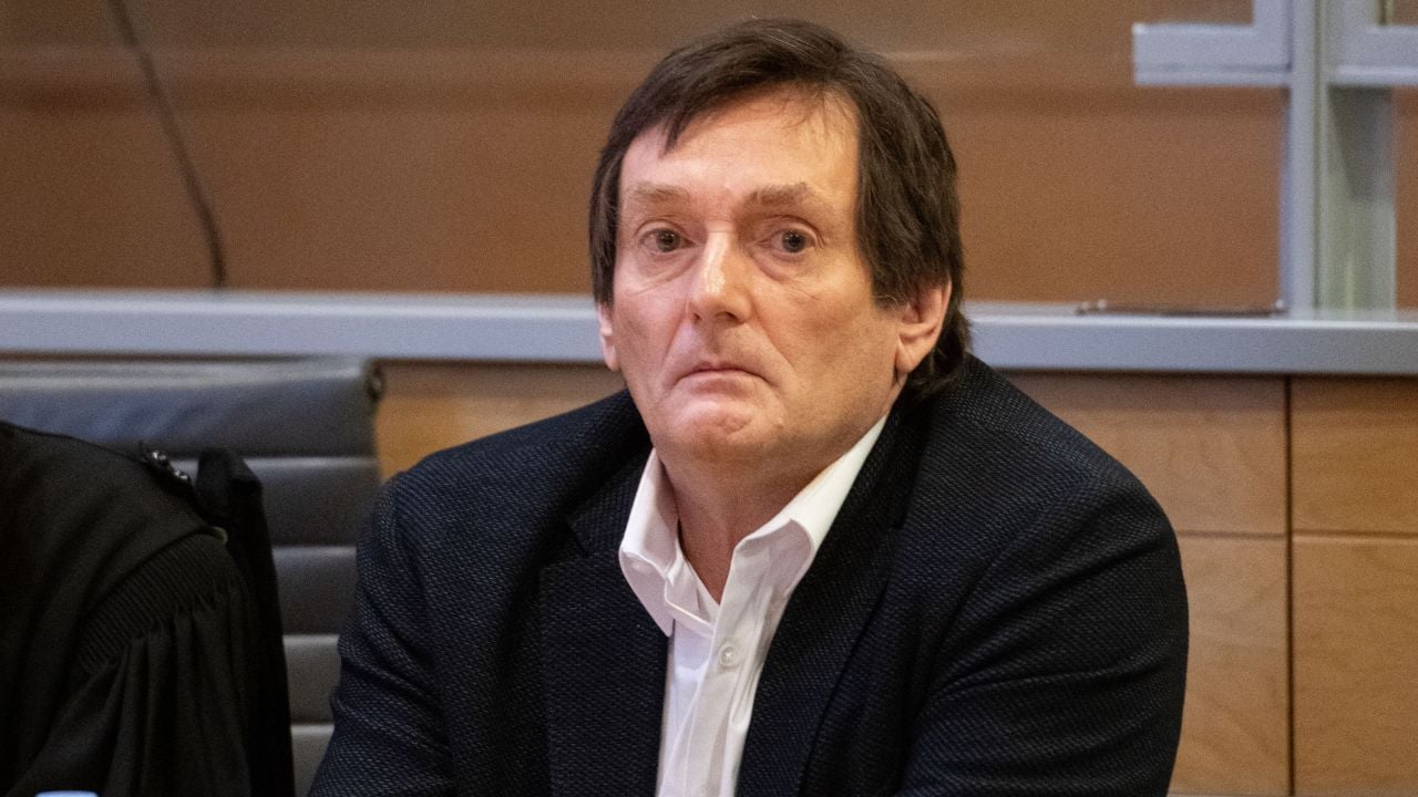 Jean-Jacques Goldman dégoûté par ce comportement abject de Pierre Palmade dans le bus des Enfoirés