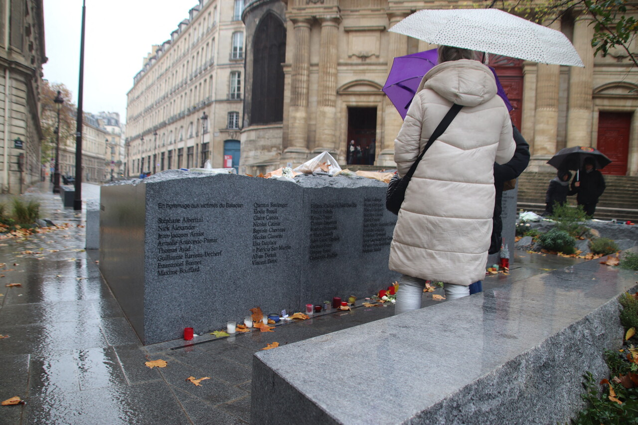 au jardin du 13-Novembre à Paris, les visiteurs veulent se souvenir