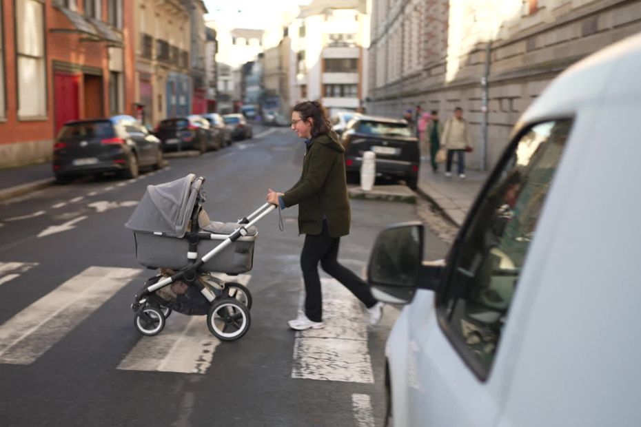 Pourquoi va-t-on supprimer plus de 1 000 places de parking, jugées dangereuses, dans cette commune ?