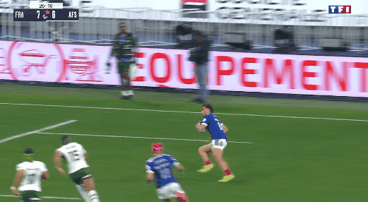 On notera la tentative de retour désespéré de Reinach qui envoie notre labrador en plein dans les panneaux publicitaires : voilà ce qui arrive quand tu oublies d’activer ton adblock.