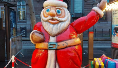 pourquoi le drôle de père Noël de la place Broglie a disparu