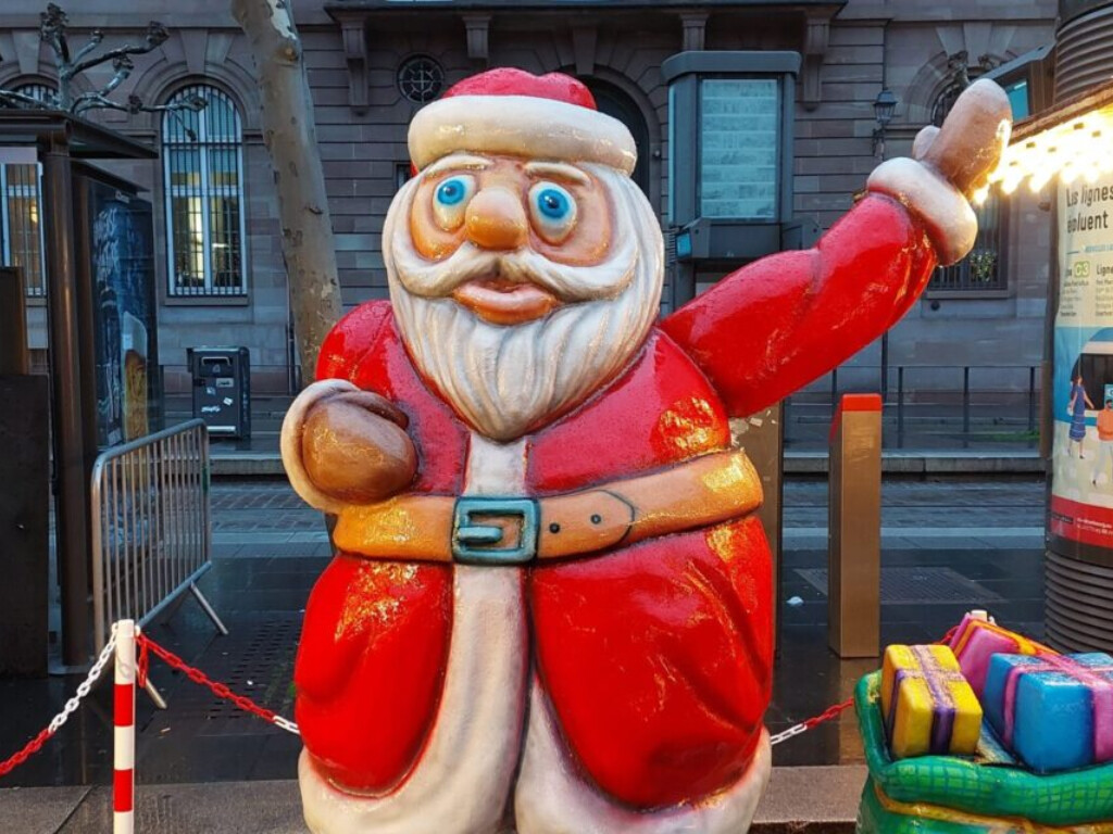 pourquoi le drôle de père Noël de la place Broglie a disparu