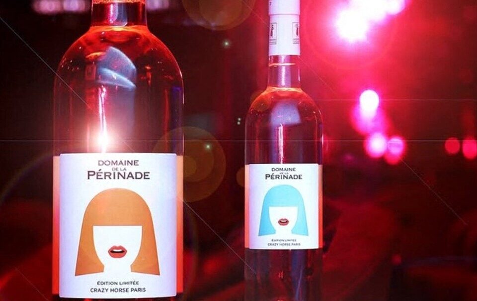 En 2025, Stéphane Arnal, responsable du domaine viticole de la Périnade à Pézens (Aude), a pu vendre 3000 de ses bouteilles de vin rosé sur les tables du prestigieux Crazy Horse à Paris.