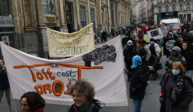 Lyon. Des Lyonnais défilent dans le froid en soutien aux 270 enfants sans abri de la métropole
