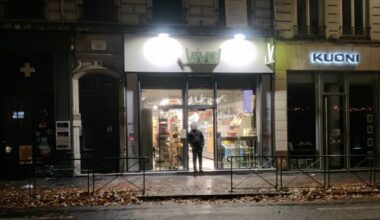 en bravant l’interdit, cette supérette près de Bellecour agace les riverains