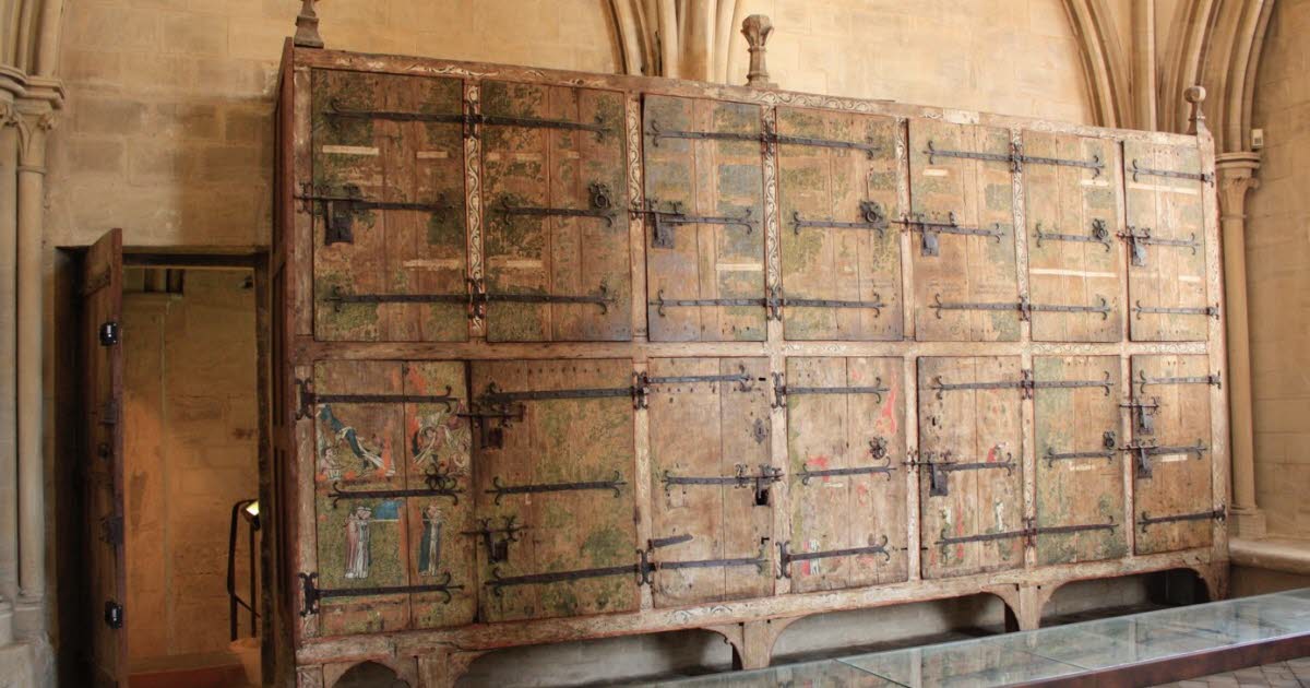 Strasbourg. Les meubles au Moyen Âge, une histoire de diversité