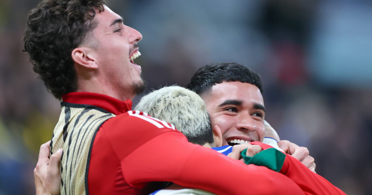 Football. Câlin, félicitations... Le vestiaire du Racing Club de Strasbourg ravi de la première sélection de Panichelli