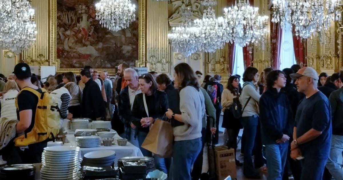 En images. La vaisselle des plus grands chefs en vente ce week-end à l'hôtel de ville de Lyon