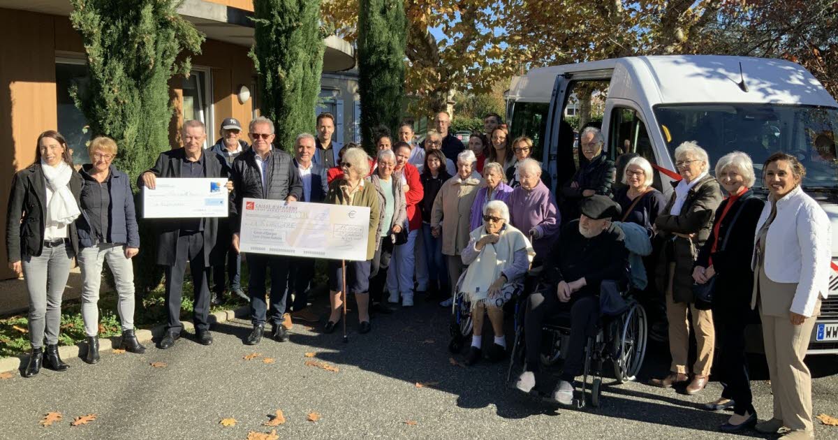 Saint-Chamond. Un nouveau minibus pour l’Ehpad La Renaudière « Ça favorise l’autonomie »