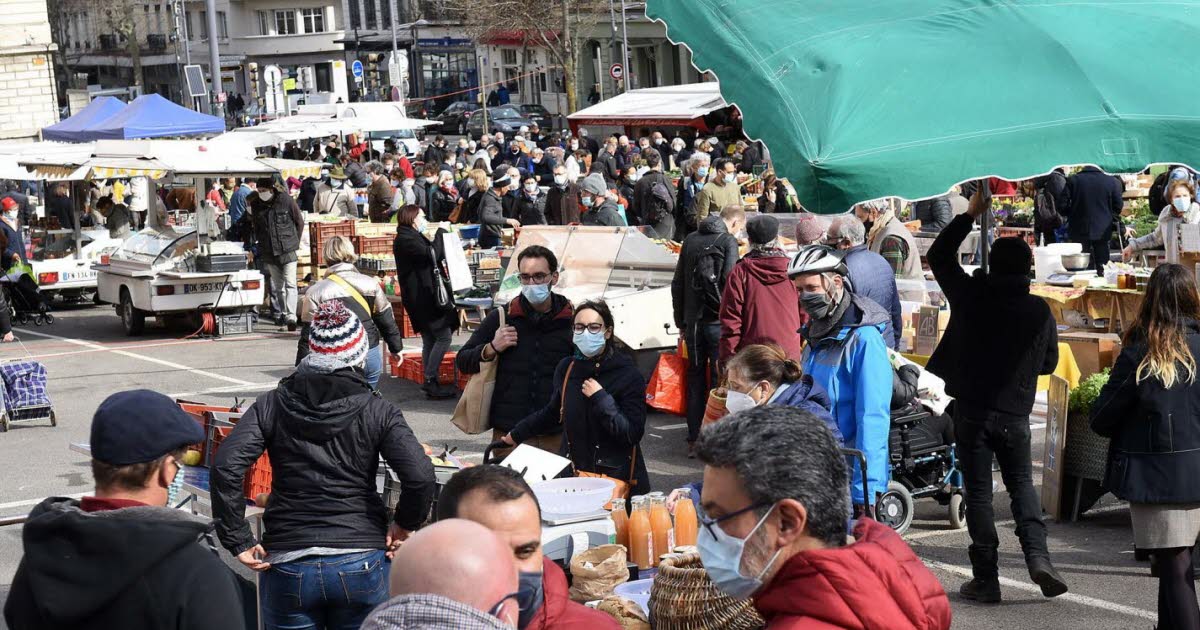 Saint-Étienne. Un homme arrêté après avoir fouillé les camions des forains du marché de la place Albert-Thomas