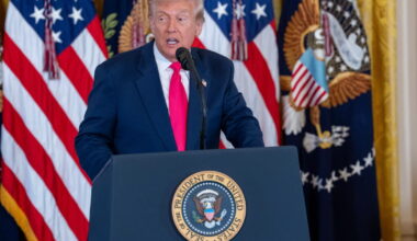 Trump demande une enquête sur les liens entre le financier et Bill Clinton