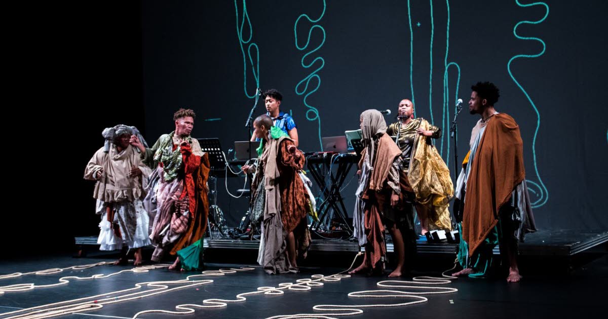 Strasbourg. Robyn Orlin fait pousser des fleurs dans un désert