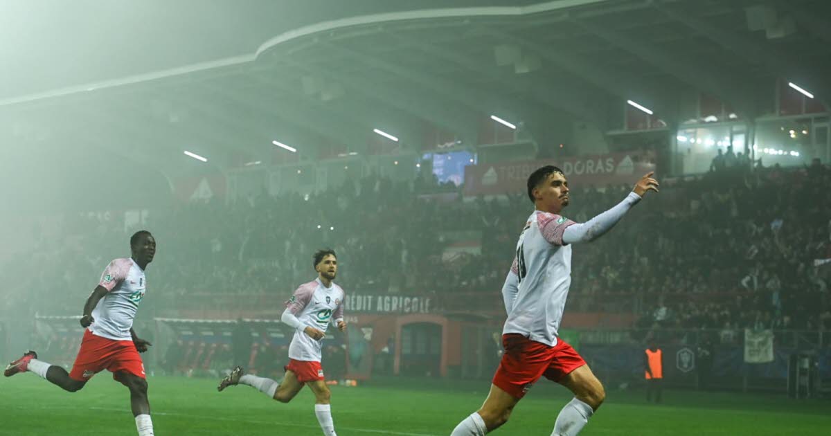 En direct Football. Le match va reprendre entre Quetigny et Saint-Étienne
