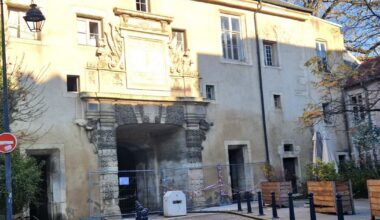 la porte de la Citadelle restera fermée aux voitures