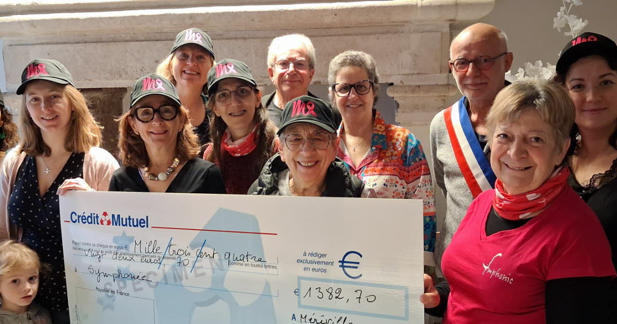 un chèque pour l’association Symphonie