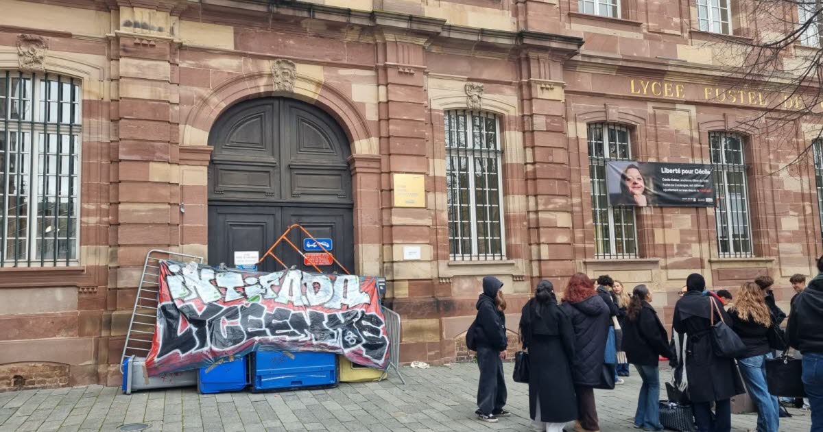 une centaine d’élèves et étudiants dénoncent le génocide au Soudan