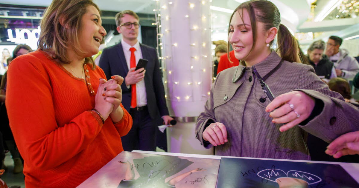 📸 En images. La chanteuse Linh a inauguré les festivités de la Toison d'Or avec un showcase