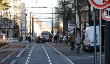 Strasbourg. Le tram F et les voitures se partagent la route, pour la première fois depuis 1960