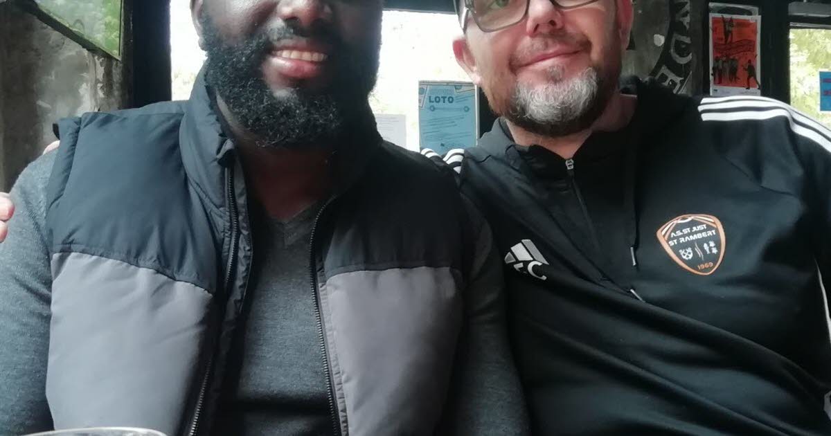 Saint-Étienne. Avec son association humanitaire Totoké, il envoie du matériel en Guinée-Bissau