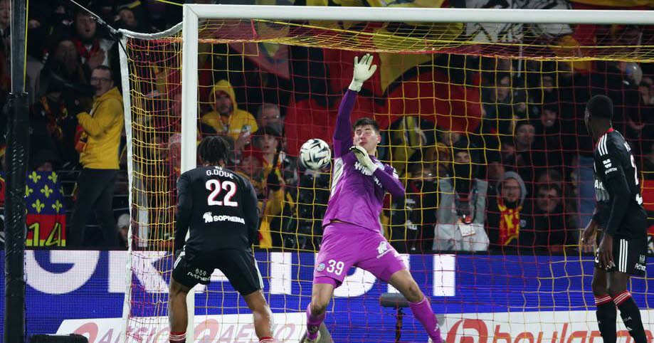 Ligue 1. À Lens, Penders multiplie les exploits pour le Racing club de Strasbourg, mais Risser sort gagnant