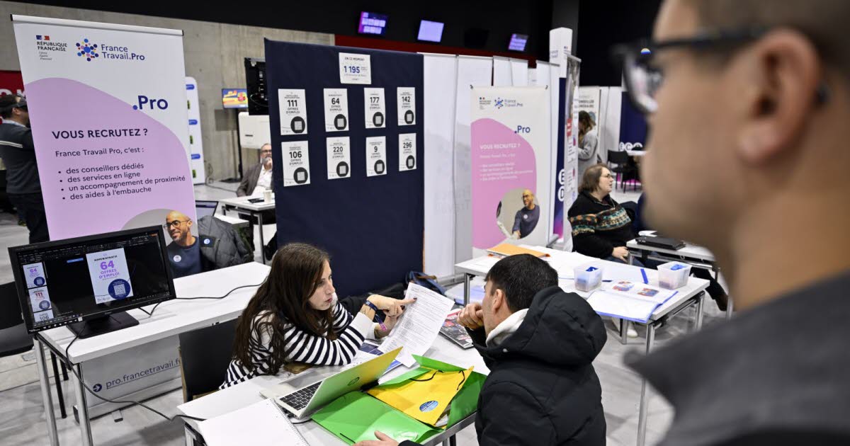 au Salon de l’emploi, candidats en recherche de travail et recruteurs de métiers en tension se rencontrent en face-à-face