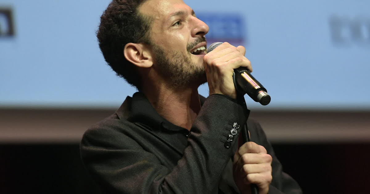 cinq artistes ajoutent leur nom sur l’affiche