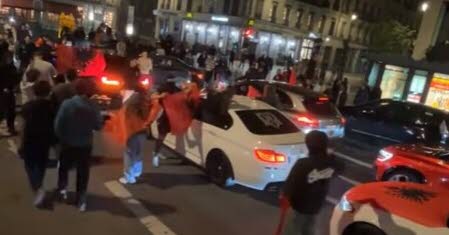 l’Indépendance albanaise fêtée bruyamment à Bellecour