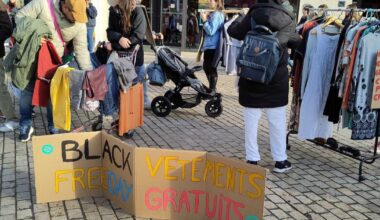 Extinction Rebellion a proposé des fripes gratuites à Saint-Etienne