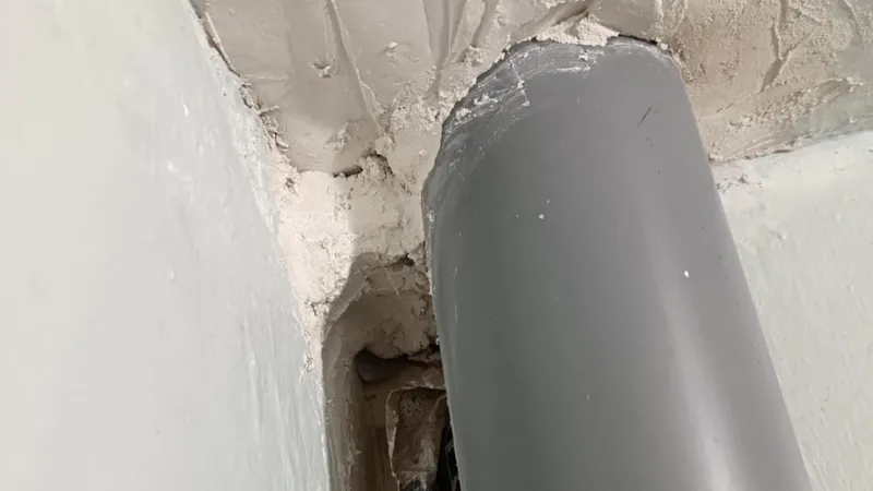 A Sotteville-lès-Rouen, depuis l'arrivée dans son logement, ce locataire ne compte plus le nombre de mal façons et autres désagréments qui ont été jour après jour constatés.