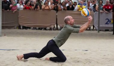 Le prince William joue au beach-volley sur la plage de Copacabana