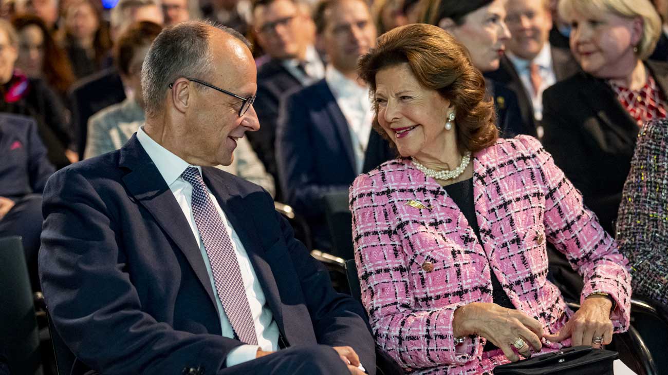 La reine Silvia récompensée en Allemagne par le chancelier Friedrich Merz
