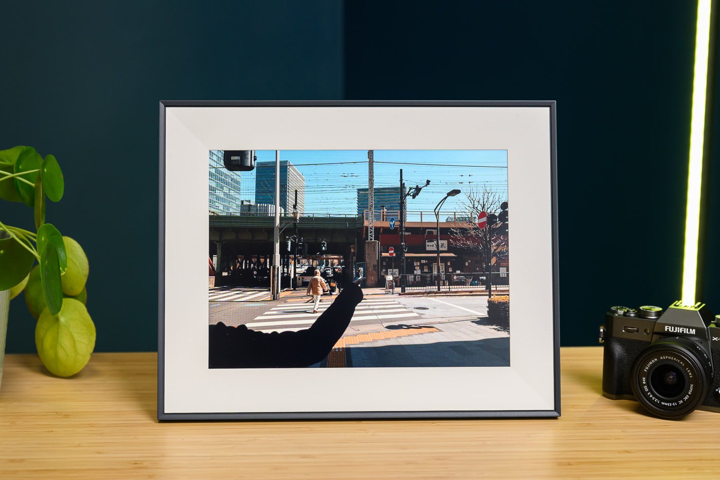 un cadre photo connecté qui passe-partout