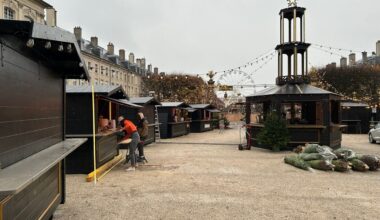 pourquoi ces chalets situés place de la Carrière sont de couleur noire
