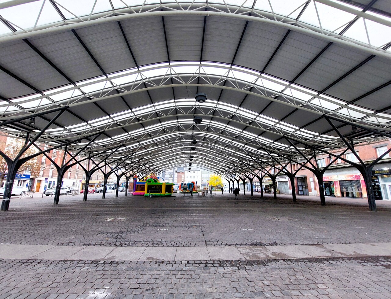 Pourquoi la place des Emmurées porte-t-elle ce drôle de nom dans le quartier Saint-Sever, à Rouen ?